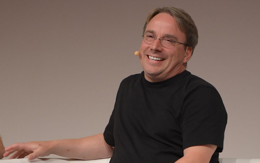 LinuxCon Europe Linus Torvalds upperhalf.jpg